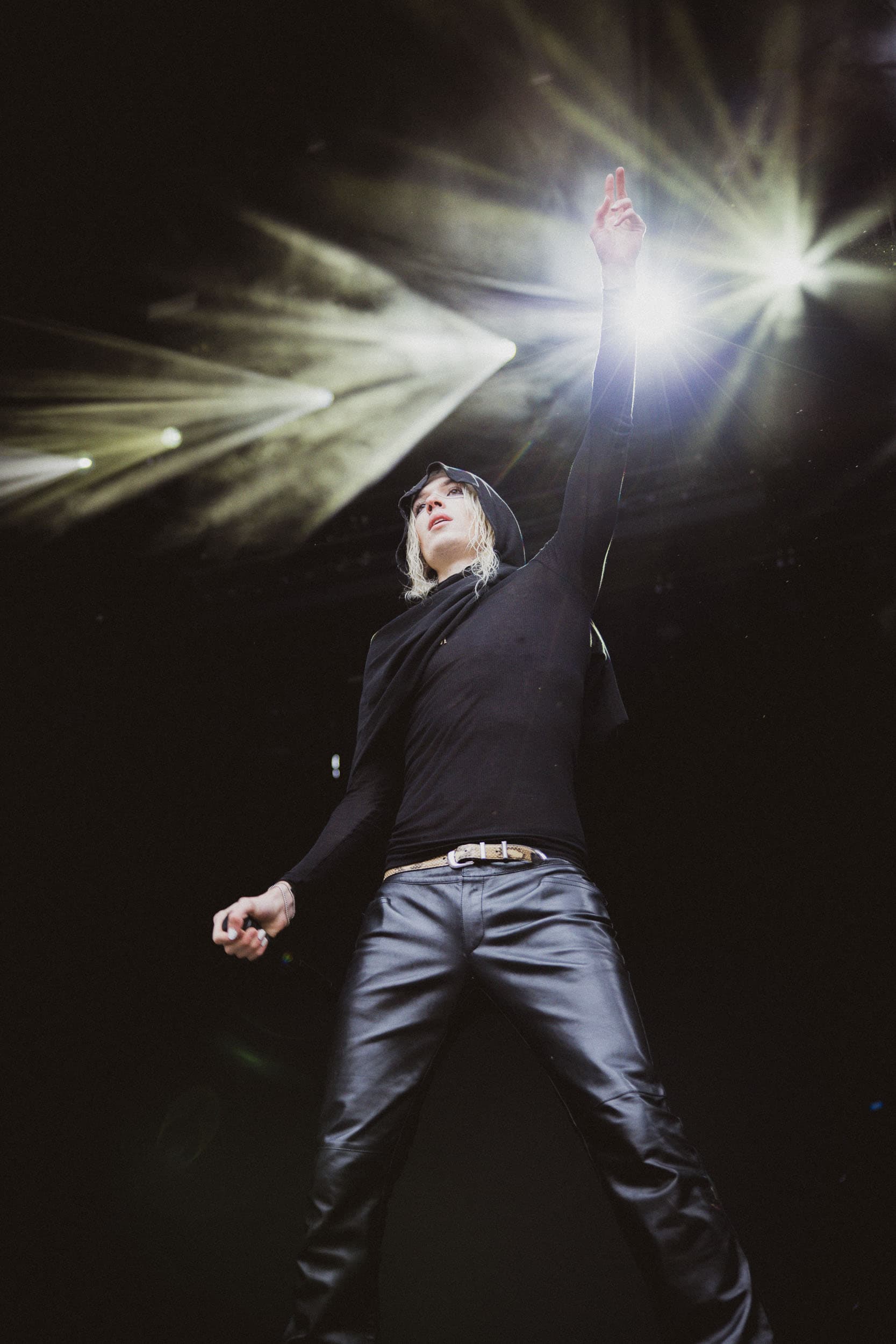 2hollis concert photography by Ryan Yee