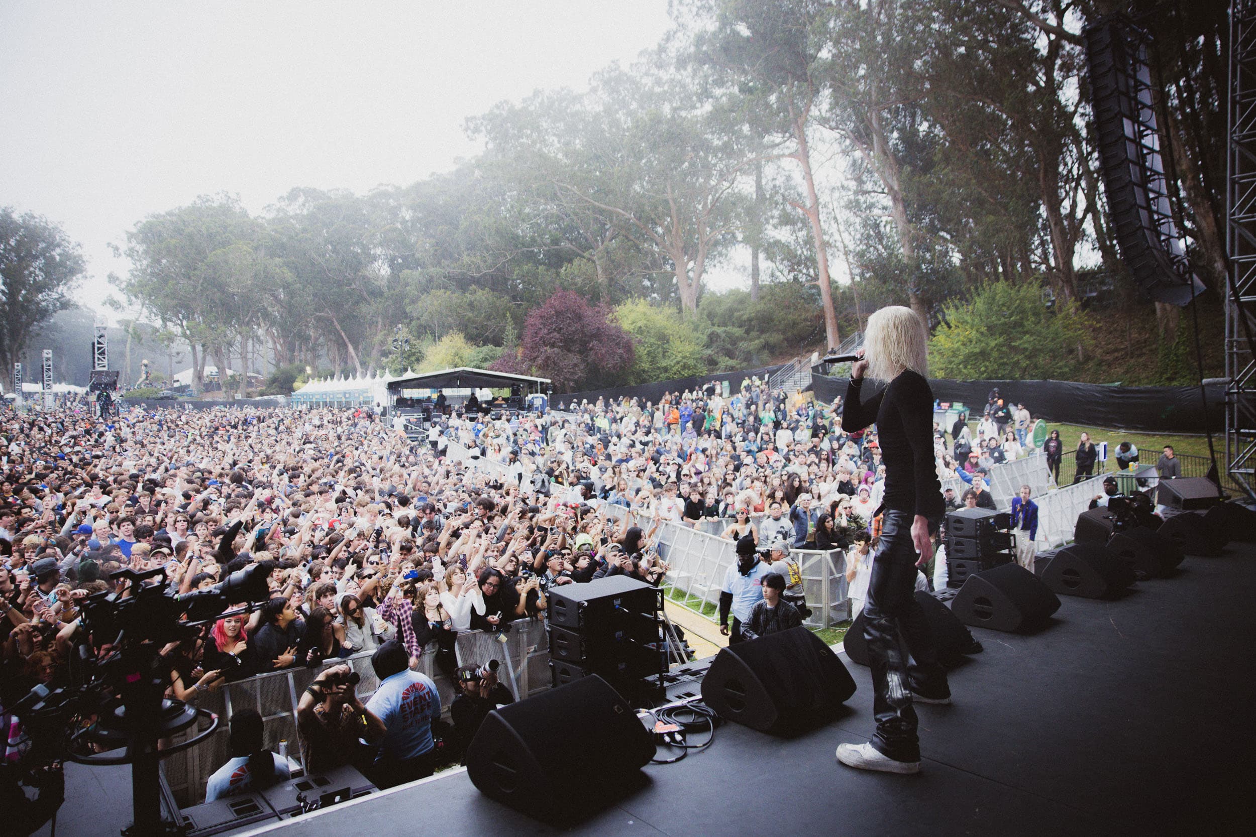 2hollis concert photography by Ryan Yee