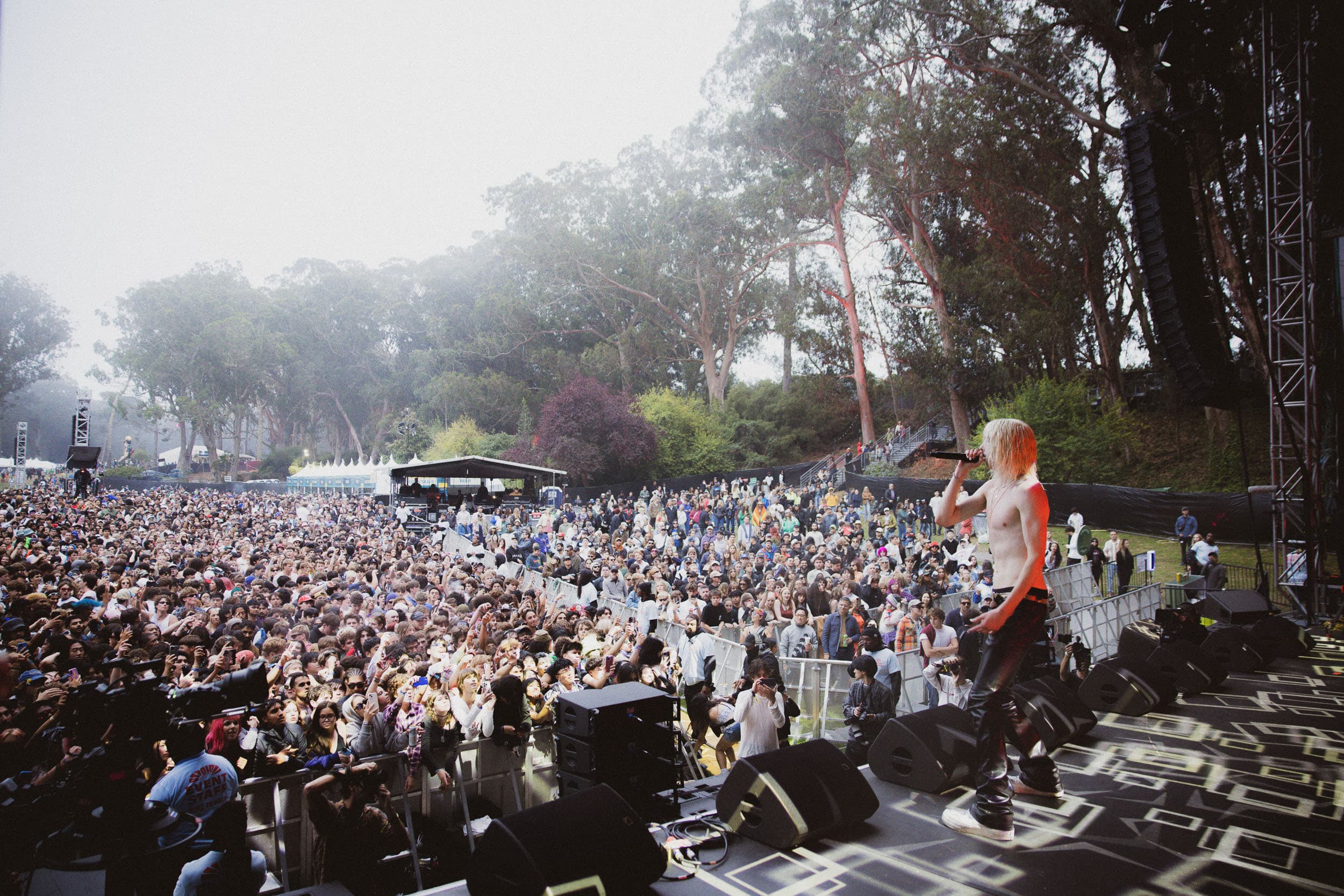 2hollis concert photography by Ryan Yee