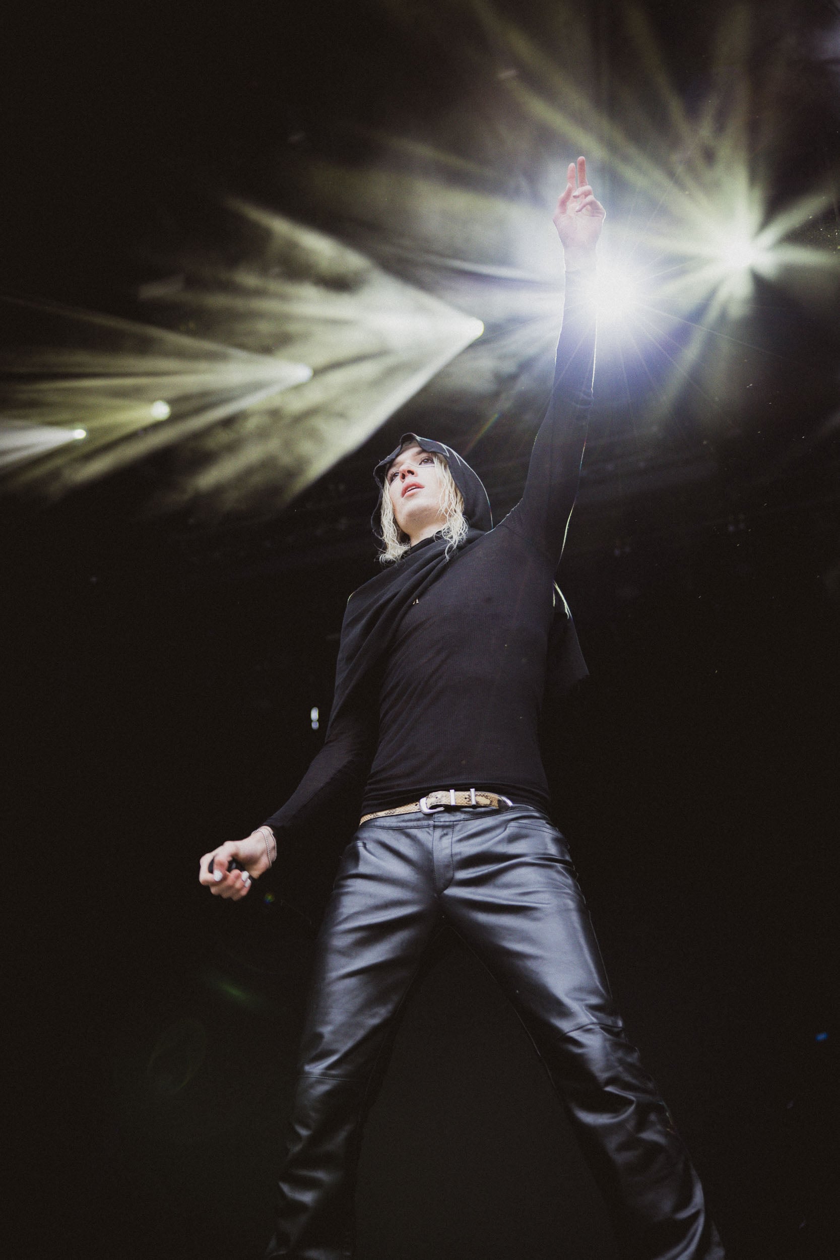 2hollis concert photography by Ryan Yee