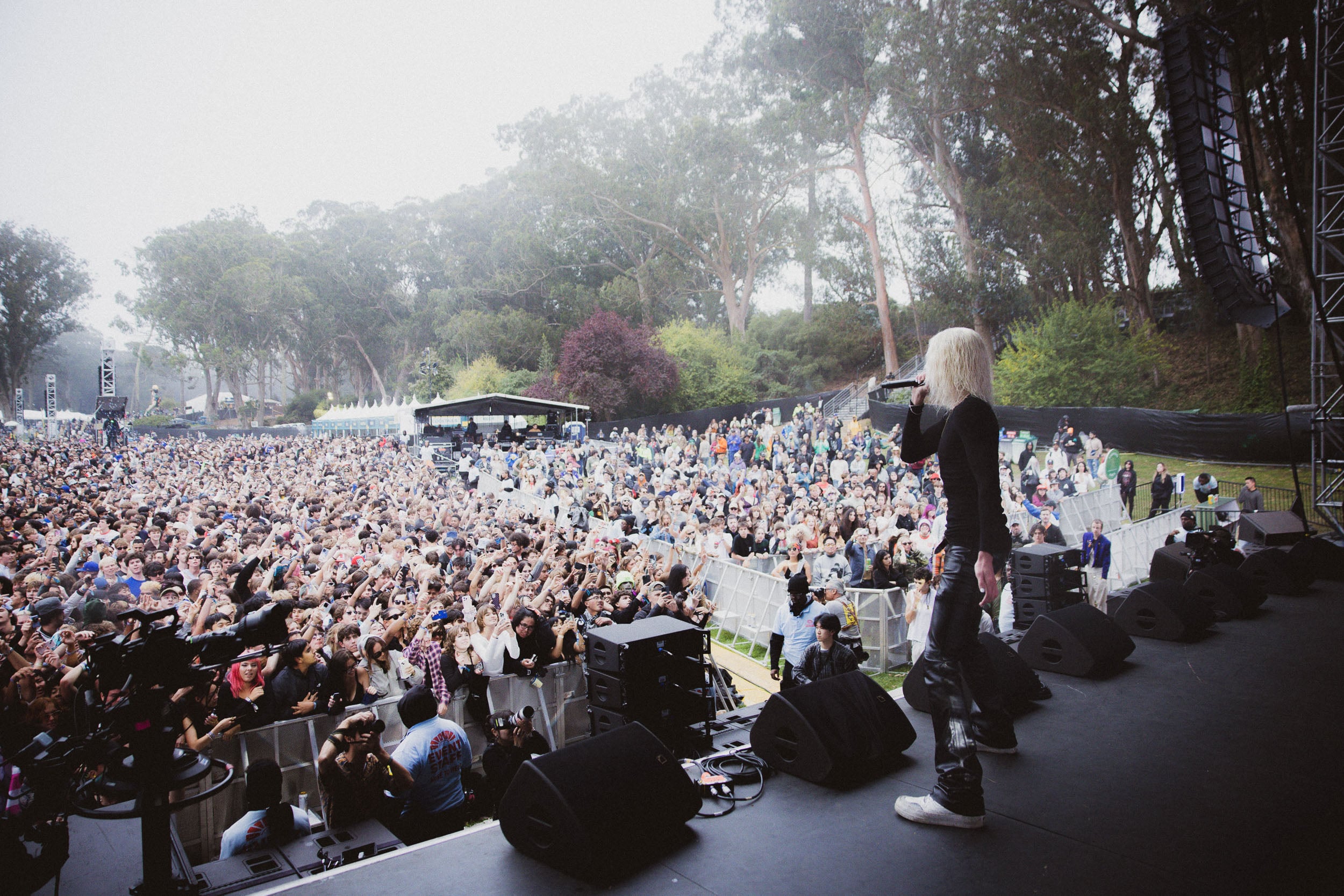 2hollis concert photography by Ryan Yee