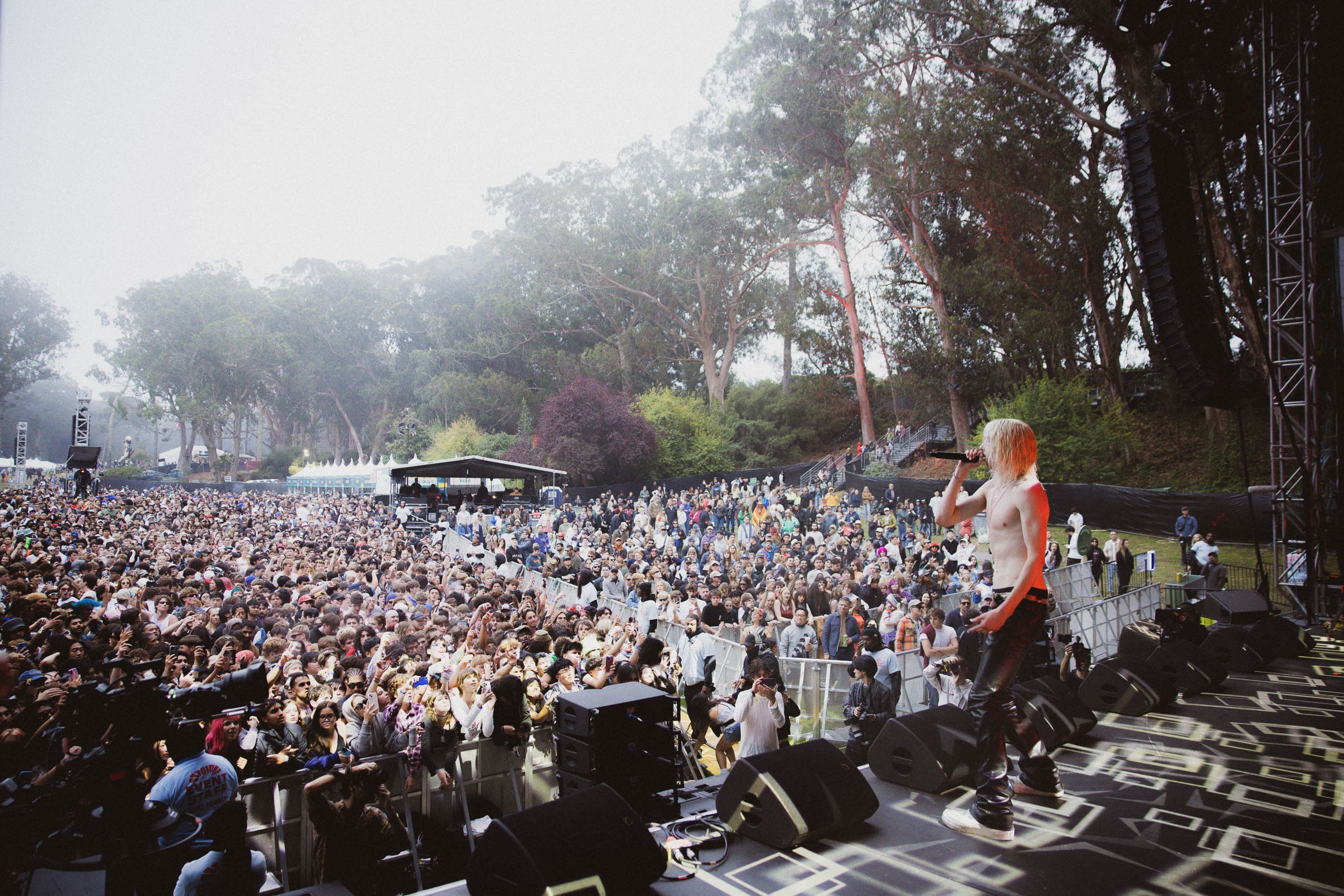 2hollis concert photography by Ryan Yee