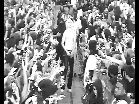 2hollis performs Jeans at Outside Lands 2025