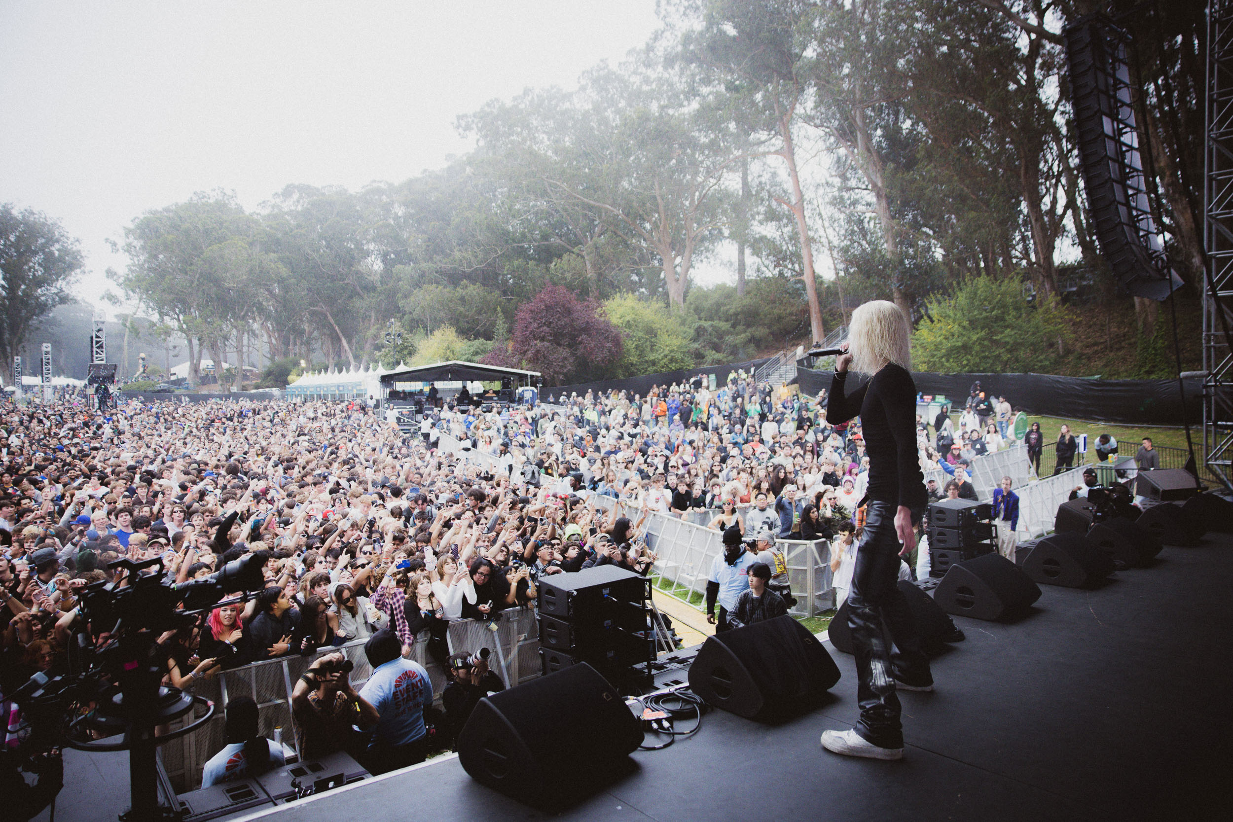 2hollis concert photography by Ryan Yee