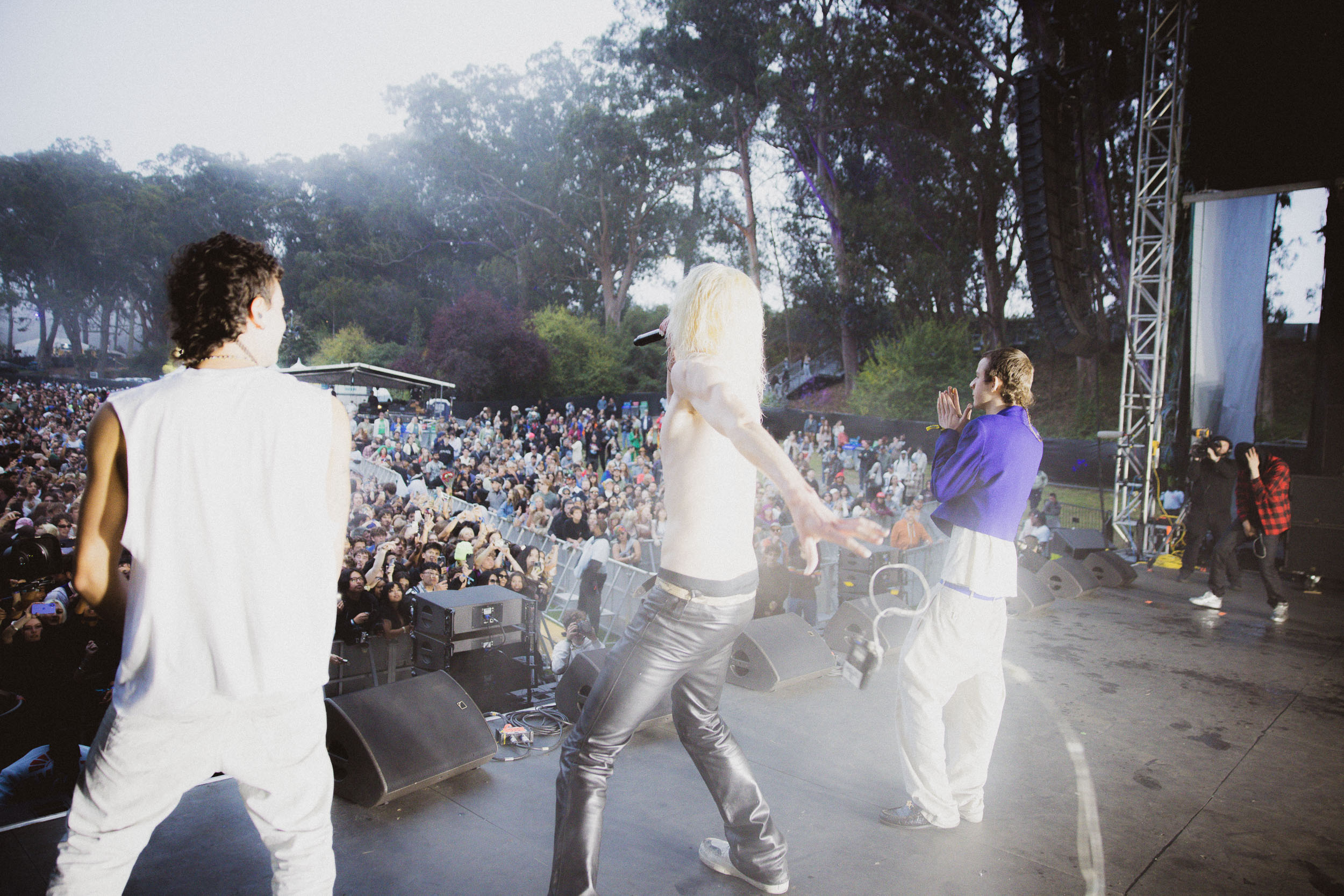 2hollis concert photography by Ryan Yee